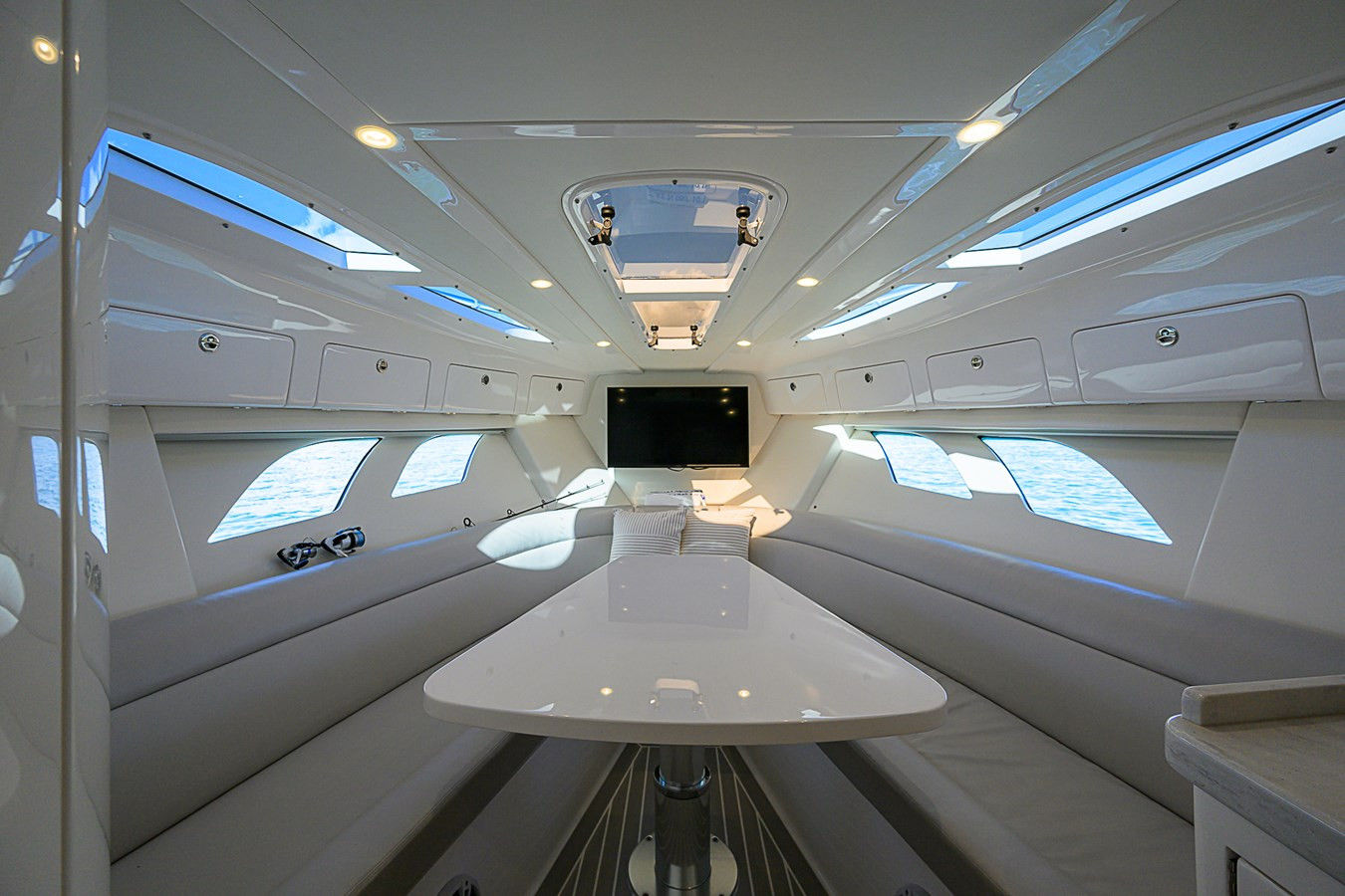 https://arconyachts.ams3.digitaloceanspaces.com/161269/conversions/large_4510038-optimize.jpg