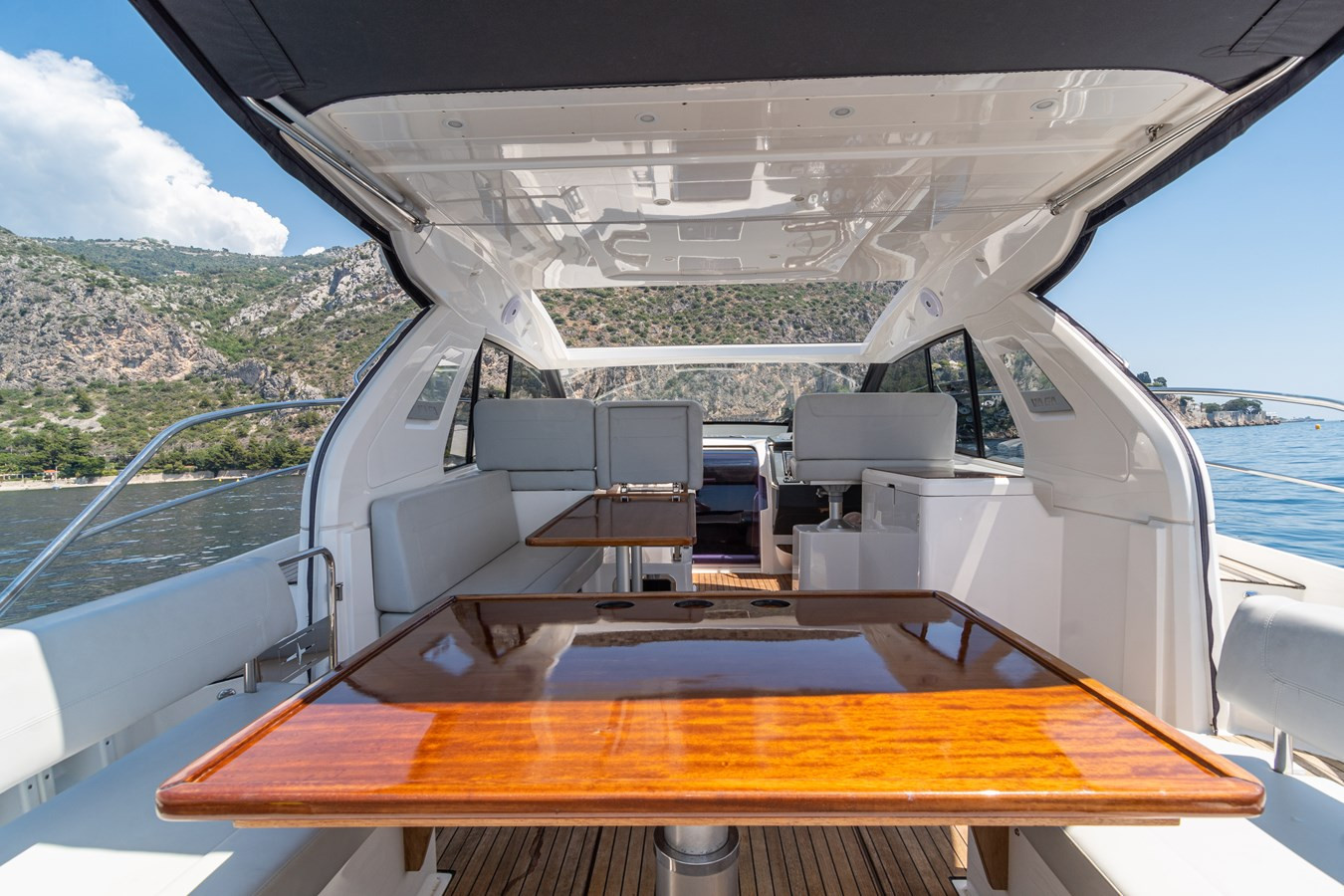 https://arconyachts.ams3.digitaloceanspaces.com/161293/conversions/large_4235693-optimize.jpg