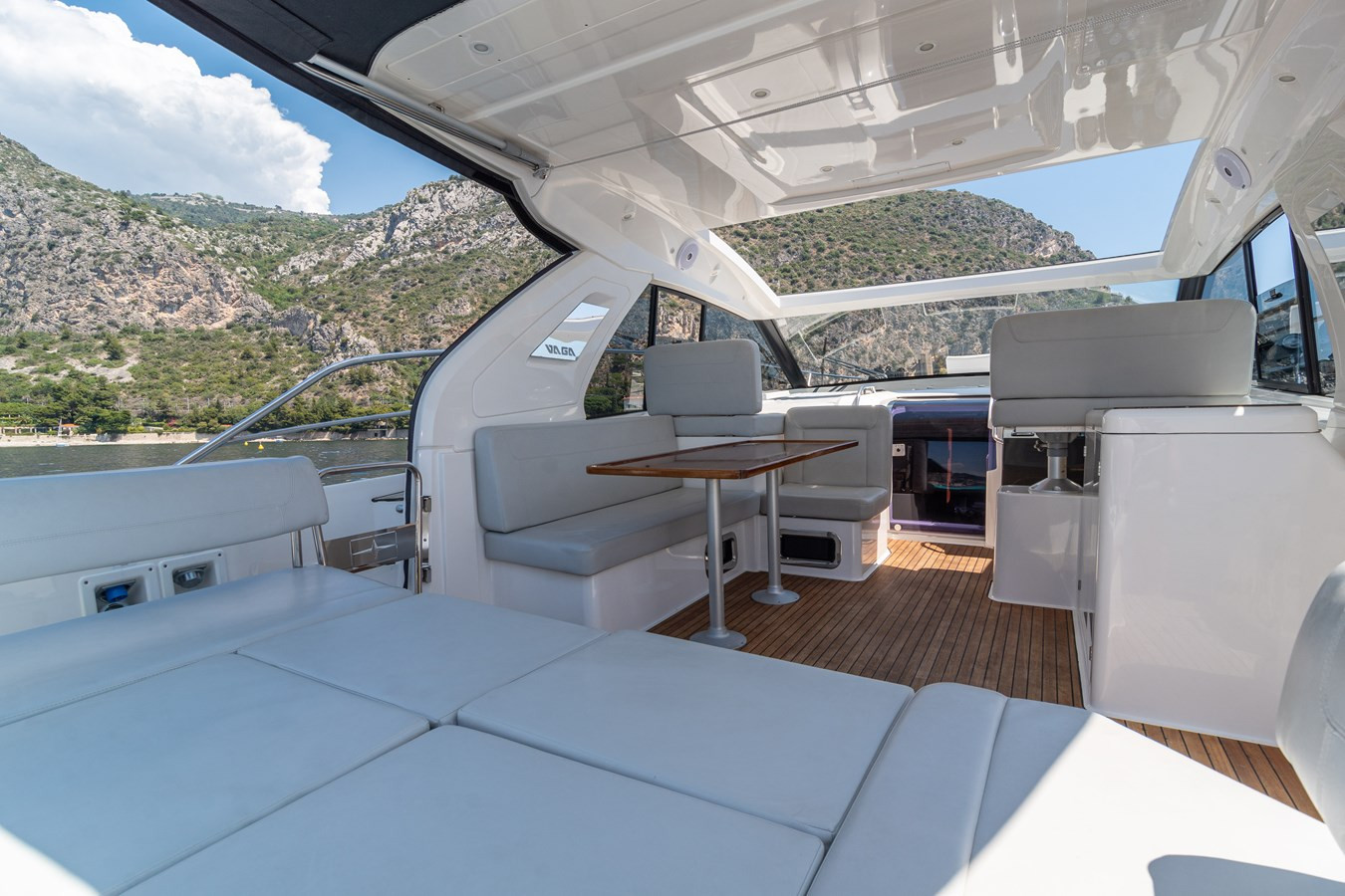 https://arconyachts.ams3.digitaloceanspaces.com/161317/conversions/large_4235701-optimize.jpg