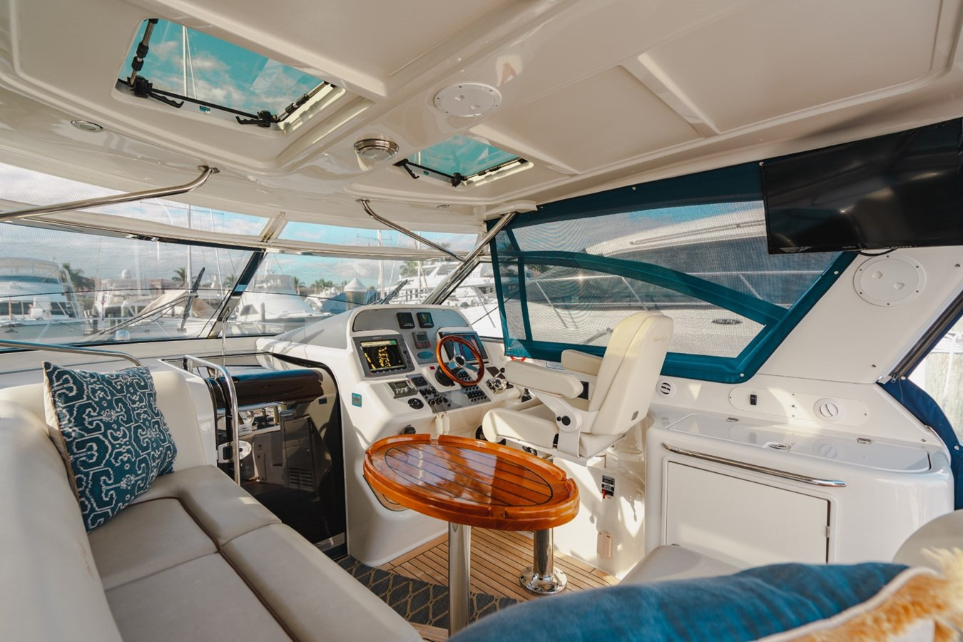 https://arconyachts.ams3.digitaloceanspaces.com/161461/conversions/large_3140398-optimize.jpg