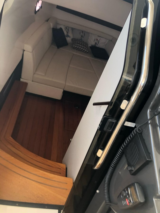 https://arconyachts.ams3.digitaloceanspaces.com/161537/conversions/large_3227361-optimize.jpg