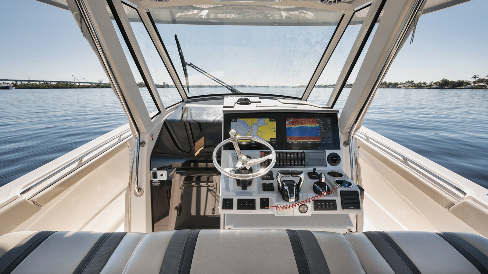 https://arconyachts.ams3.digitaloceanspaces.com/161591/conversions/large_3713765-optimize.jpg