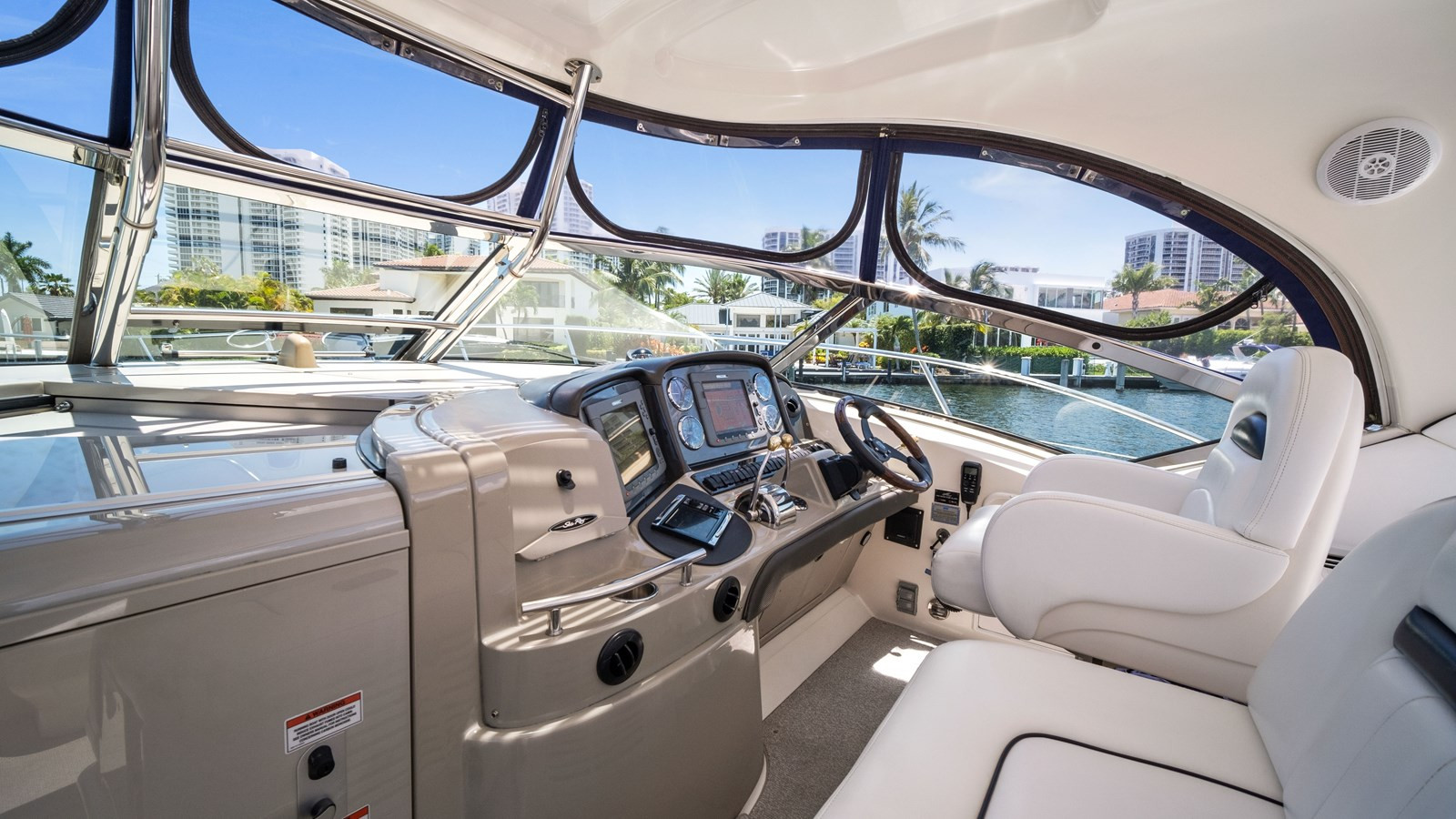 https://arconyachts.ams3.digitaloceanspaces.com/161605/conversions/large_3537543-optimize.jpg