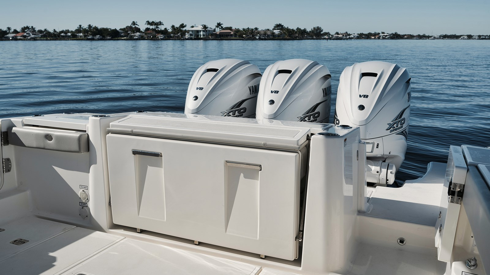 https://arconyachts.ams3.digitaloceanspaces.com/161607/conversions/large_3713770-optimize.jpg