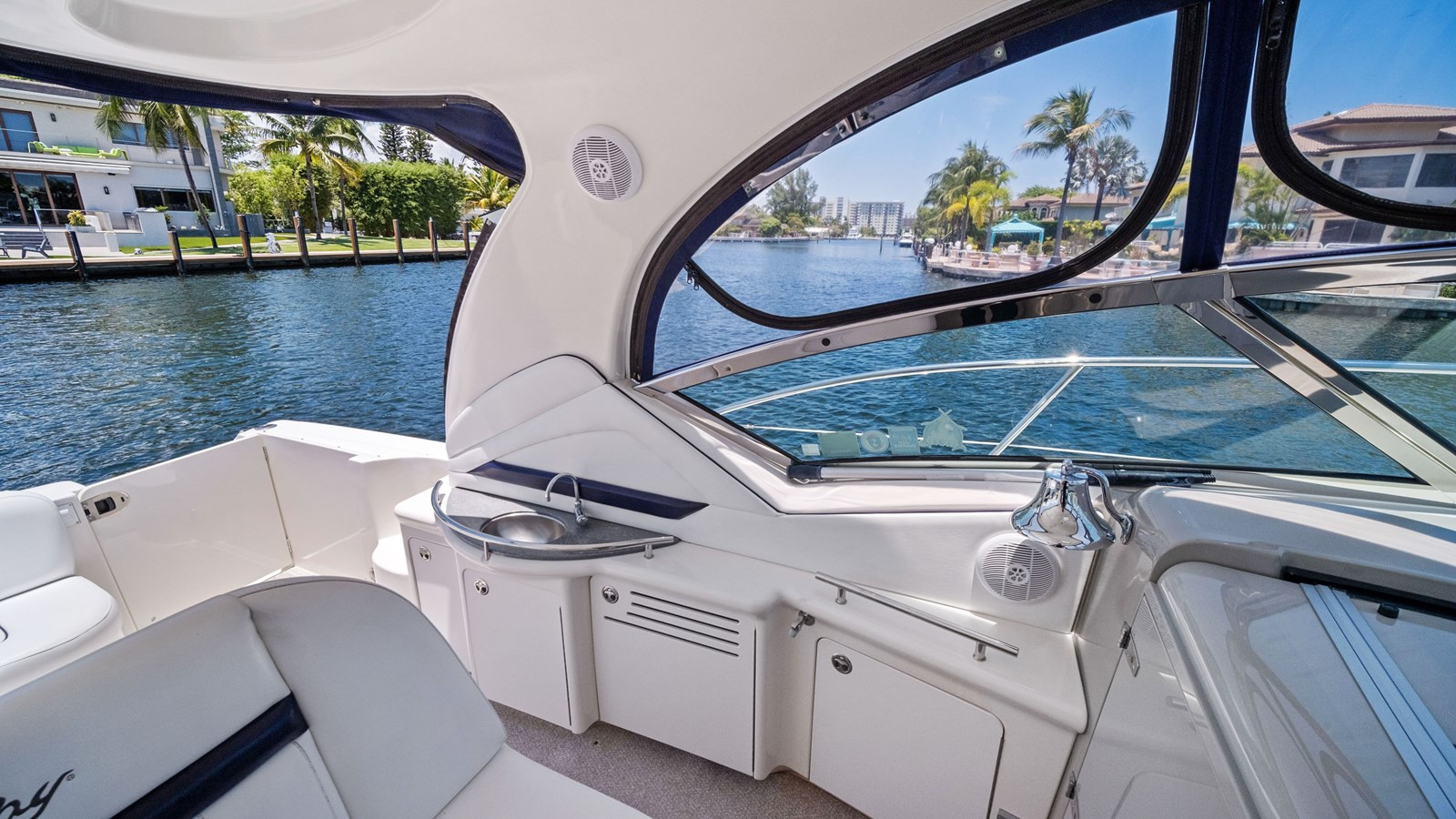 https://arconyachts.ams3.digitaloceanspaces.com/161620/conversions/large_3537548-optimize.jpg