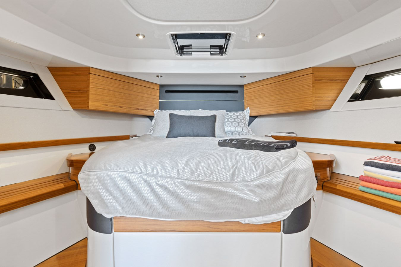https://arconyachts.ams3.digitaloceanspaces.com/161622/conversions/large_3645476-optimize.jpg