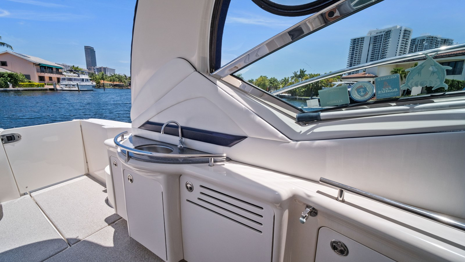 https://arconyachts.ams3.digitaloceanspaces.com/161625/conversions/large_3537549-optimize.jpg