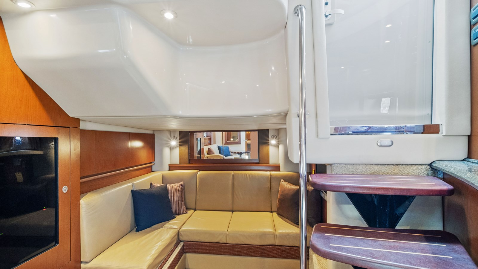 https://arconyachts.ams3.digitaloceanspaces.com/161636/conversions/large_3537554-optimize.jpg