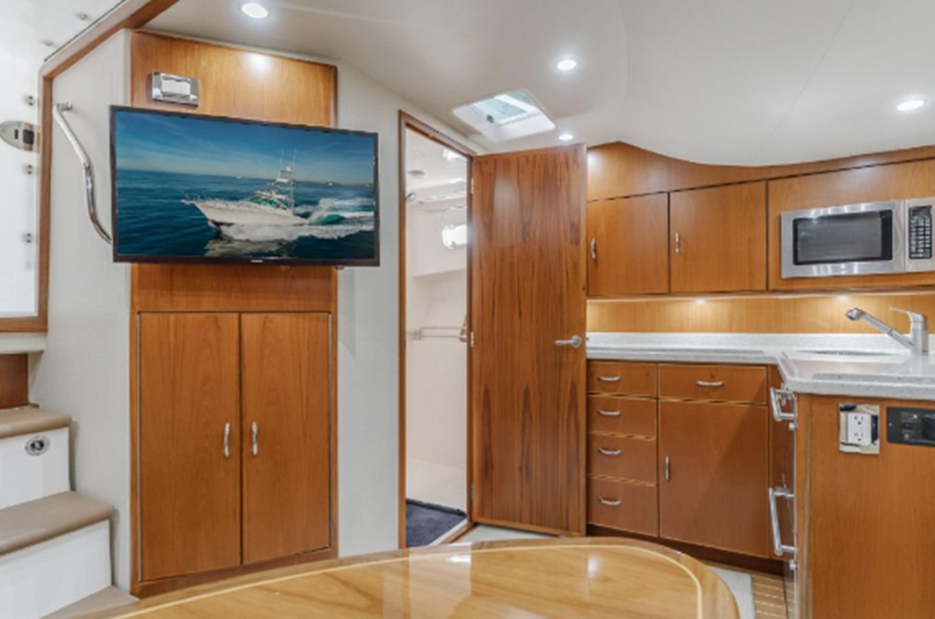 https://arconyachts.ams3.digitaloceanspaces.com/161658/conversions/large_3746612-optimize.jpg