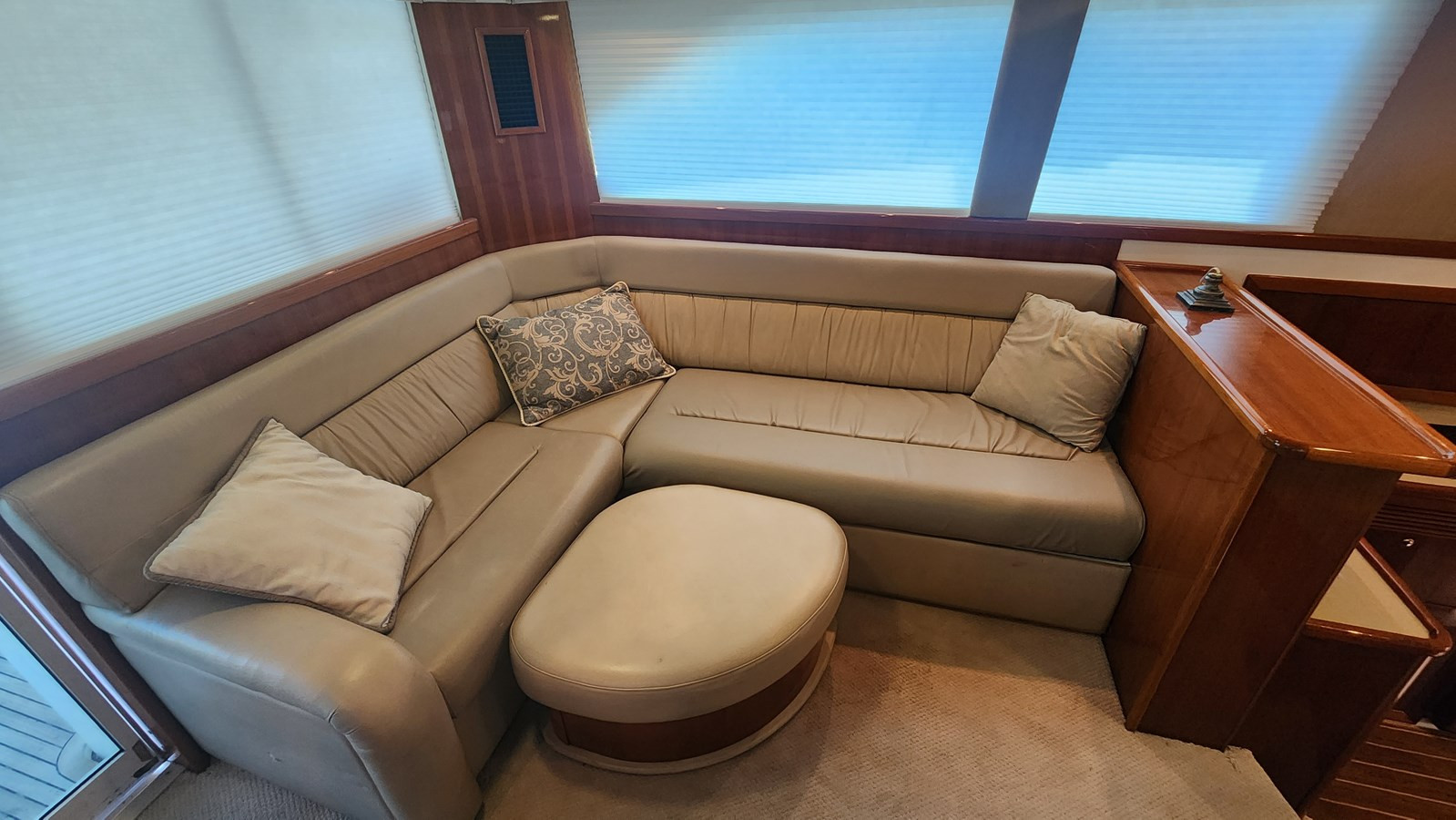 https://arconyachts.ams3.digitaloceanspaces.com/161716/conversions/large_3921475-optimize.jpg