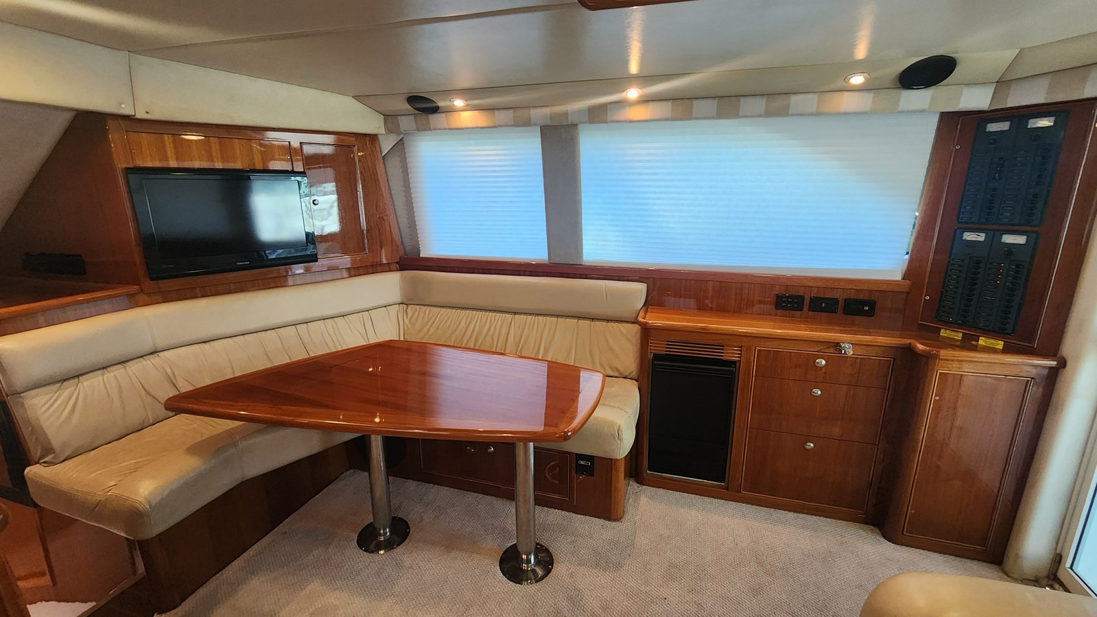 https://arconyachts.ams3.digitaloceanspaces.com/161718/conversions/large_3921476-optimize.jpg