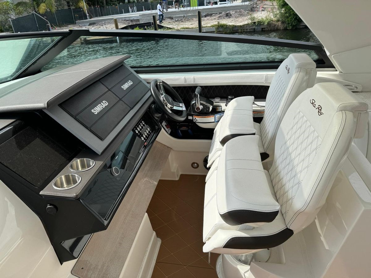 https://arconyachts.ams3.digitaloceanspaces.com/161771/conversions/large_3996358-optimize.jpg