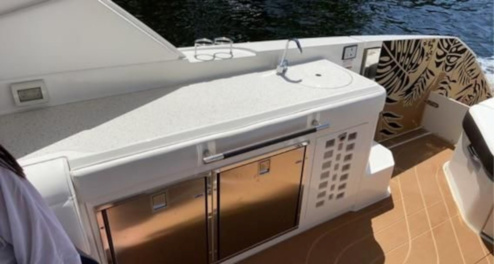 https://arconyachts.ams3.digitaloceanspaces.com/161818/conversions/large_3996374-optimize.jpg