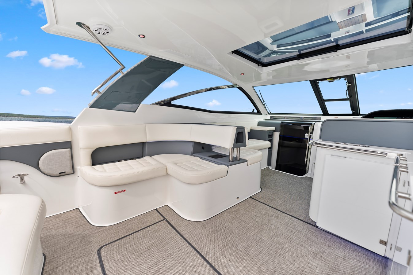 https://arconyachts.ams3.digitaloceanspaces.com/161837/conversions/large_3879837-optimize.jpg