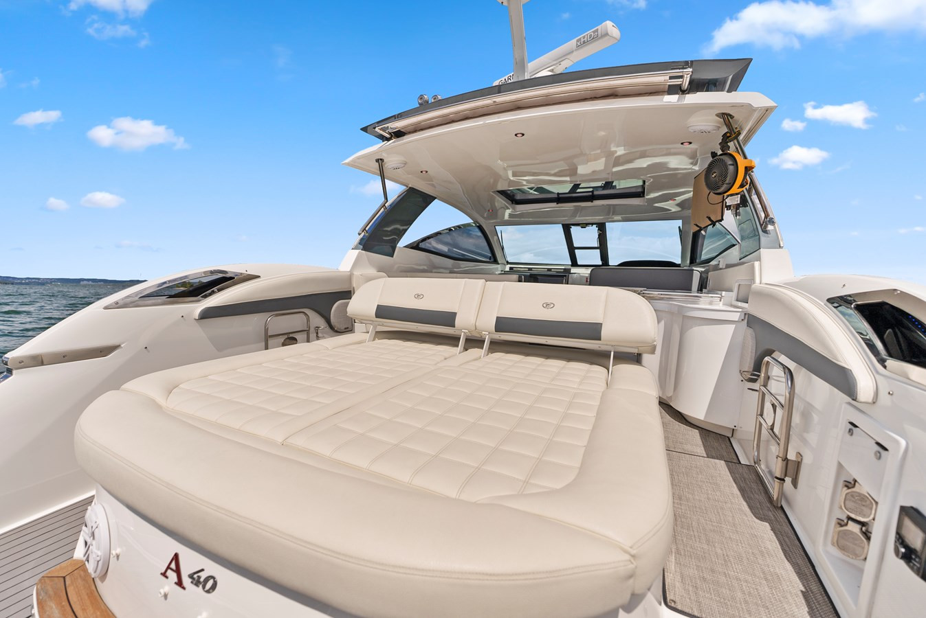 https://arconyachts.ams3.digitaloceanspaces.com/161844/conversions/large_3879839-optimize.jpg