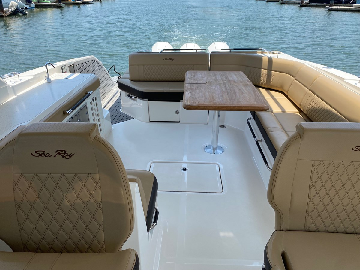 https://arconyachts.ams3.digitaloceanspaces.com/161903/conversions/large_4051345-optimize.jpg