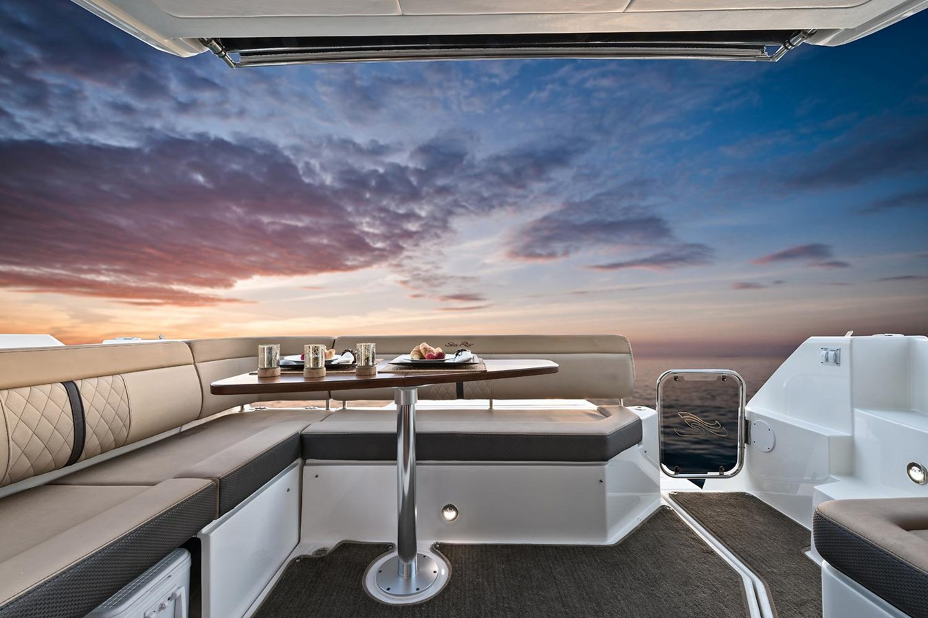 https://arconyachts.ams3.digitaloceanspaces.com/161966/conversions/large_4110959-optimize.jpg