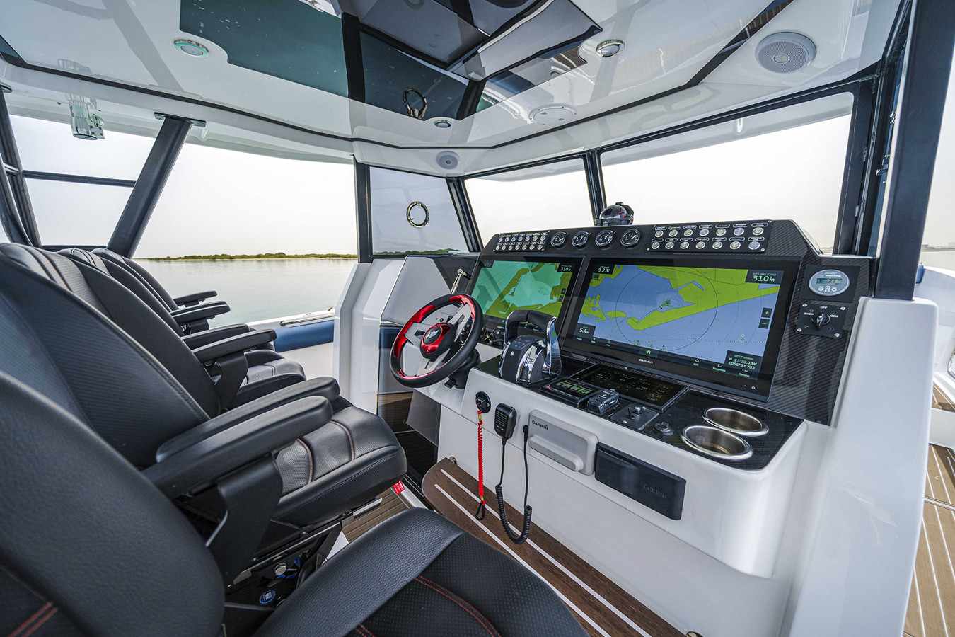 https://arconyachts.ams3.digitaloceanspaces.com/162018/conversions/large_4129171-optimize.jpg
