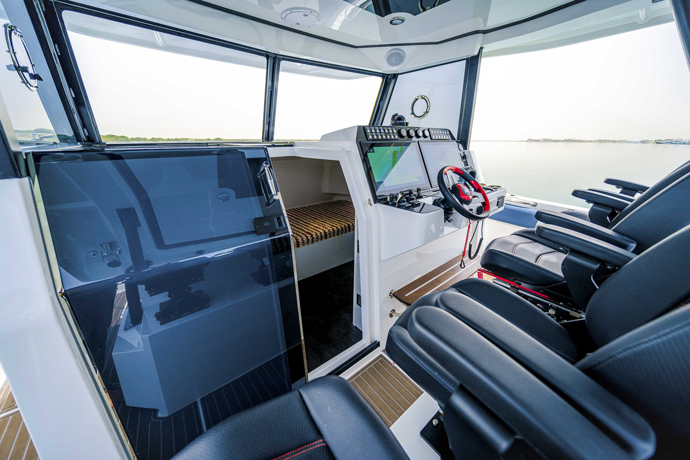https://arconyachts.ams3.digitaloceanspaces.com/162025/conversions/large_4129173-optimize.jpg