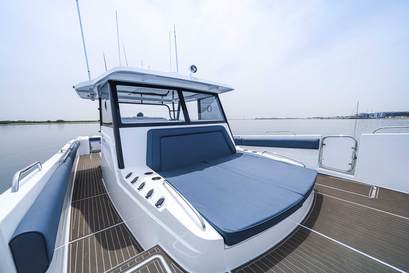 https://arconyachts.ams3.digitaloceanspaces.com/162081/conversions/large_4129190-optimize.jpg
