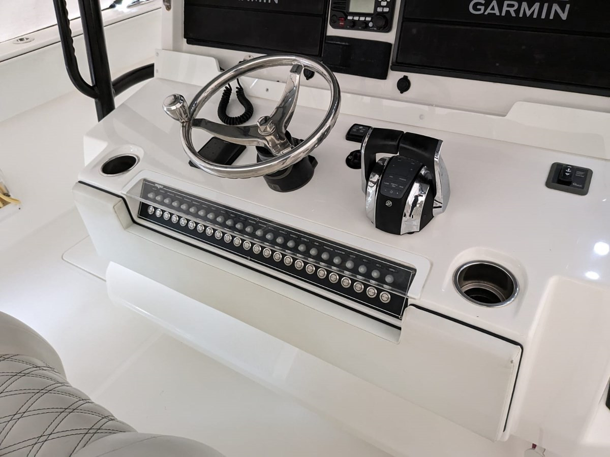 https://arconyachts.ams3.digitaloceanspaces.com/162191/conversions/large_4233391-optimize.jpg