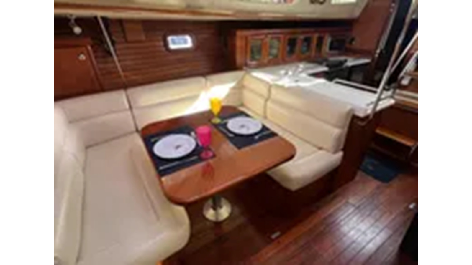 https://arconyachts.ams3.digitaloceanspaces.com/162377/conversions/large_4287205-optimize.jpg