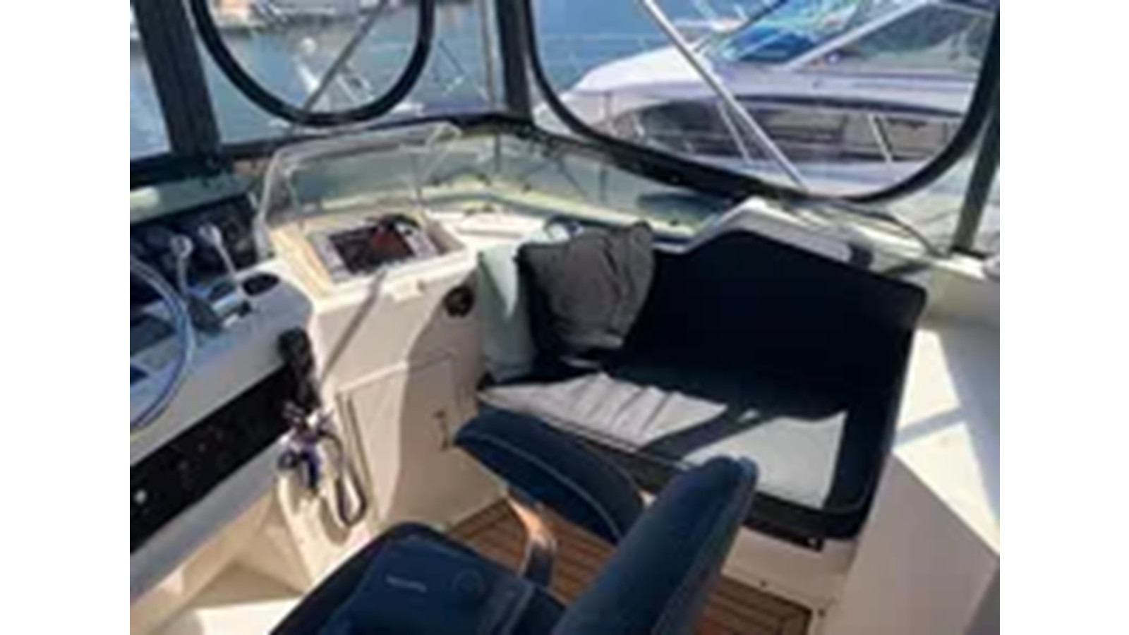 https://arconyachts.ams3.digitaloceanspaces.com/162446/conversions/large_4329491-optimize.jpg