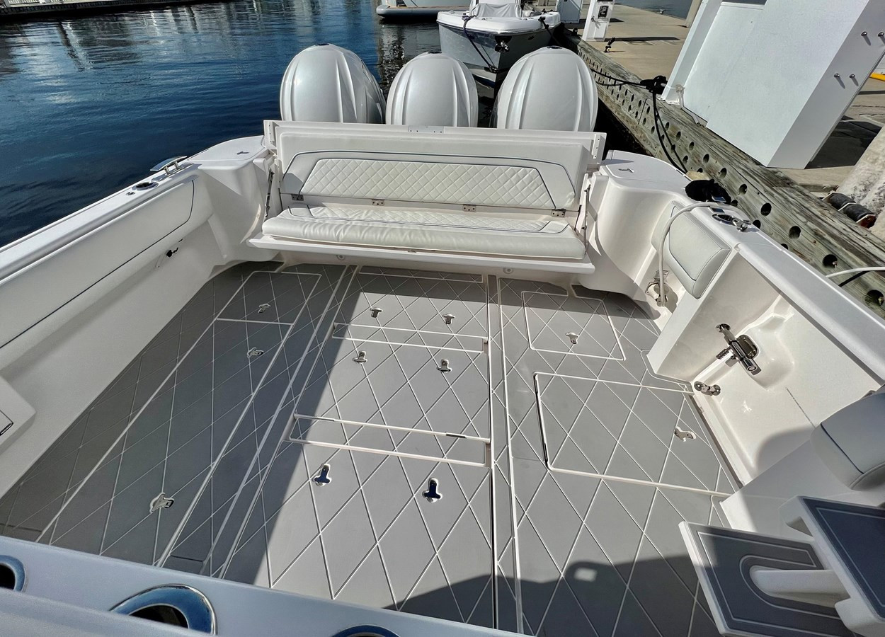 https://arconyachts.ams3.digitaloceanspaces.com/162494/conversions/large_4459572-optimize.jpg