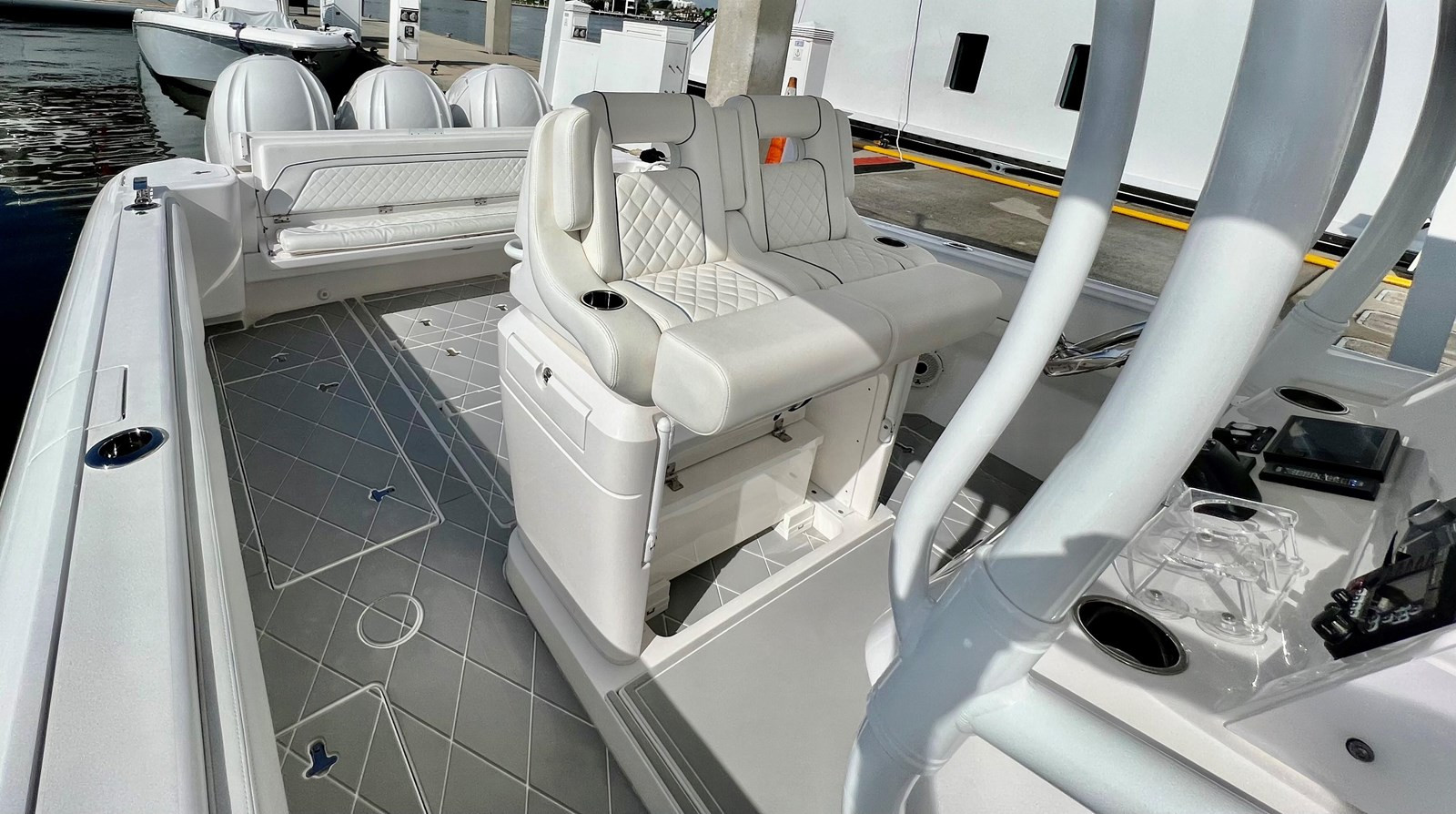 https://arconyachts.ams3.digitaloceanspaces.com/162504/conversions/large_4459575-optimize.jpg