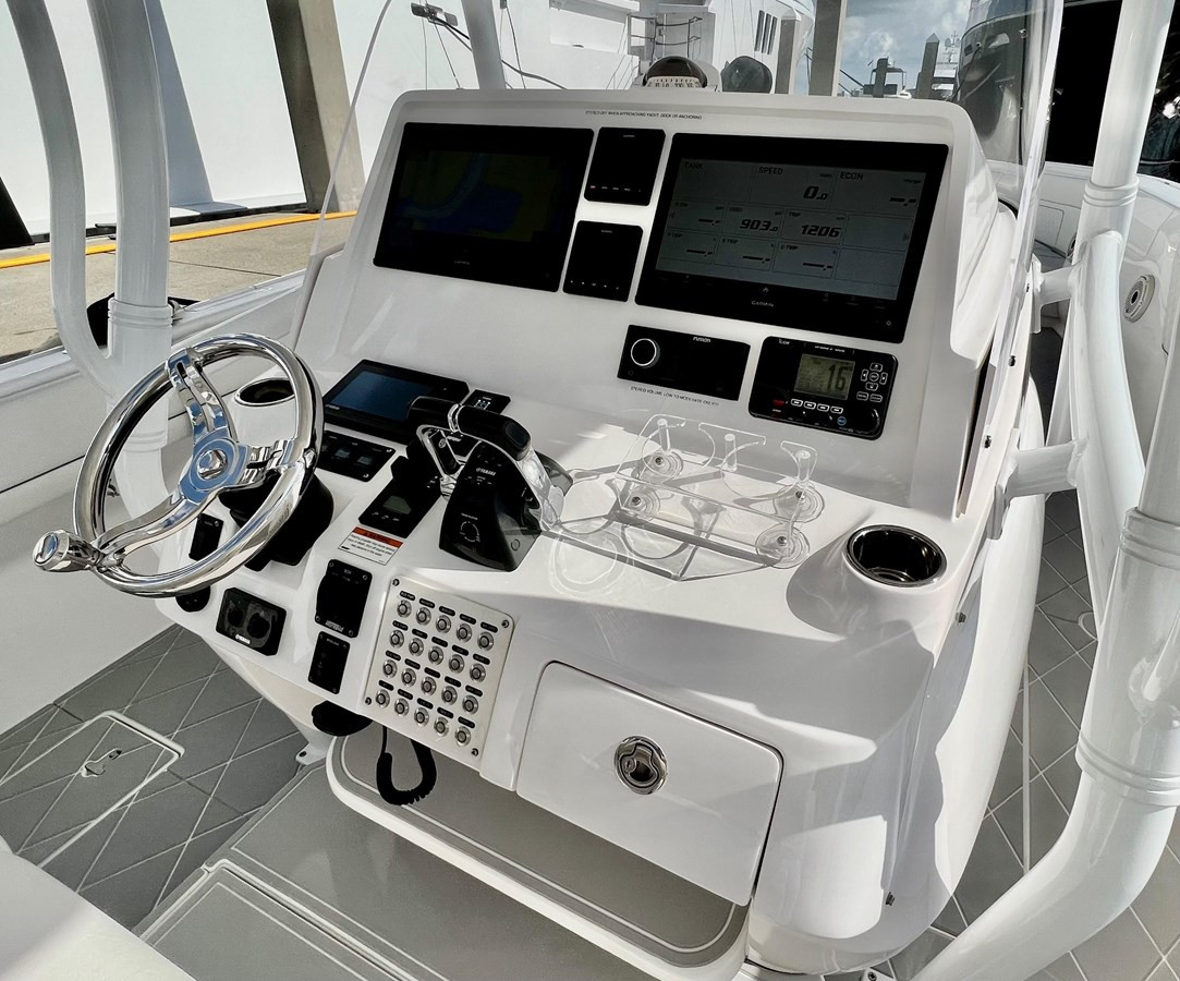 https://arconyachts.ams3.digitaloceanspaces.com/162507/conversions/large_4459576-optimize.jpg