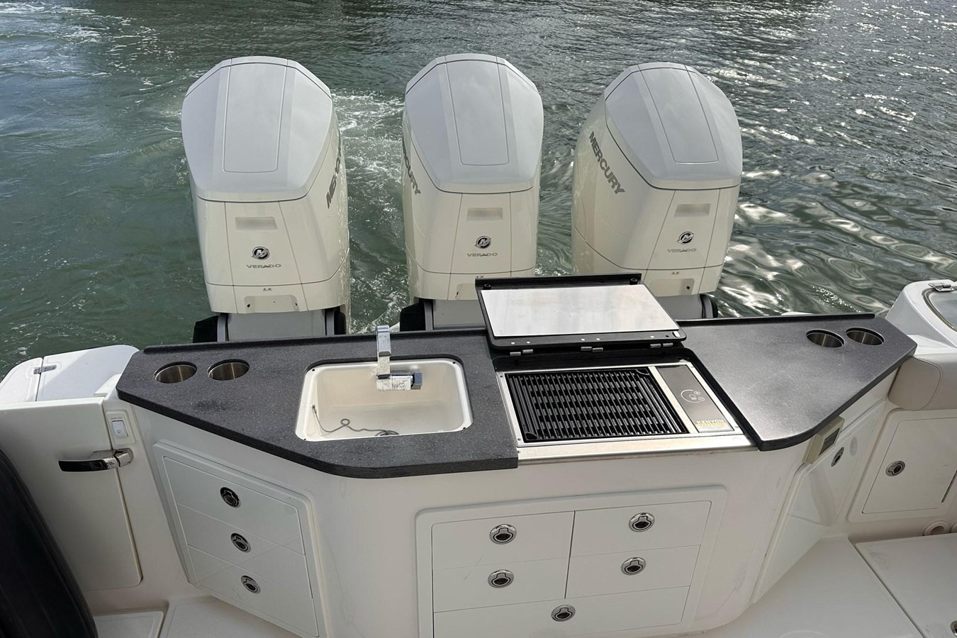 https://arconyachts.ams3.digitaloceanspaces.com/162608/conversions/large_4561851-optimize.jpg