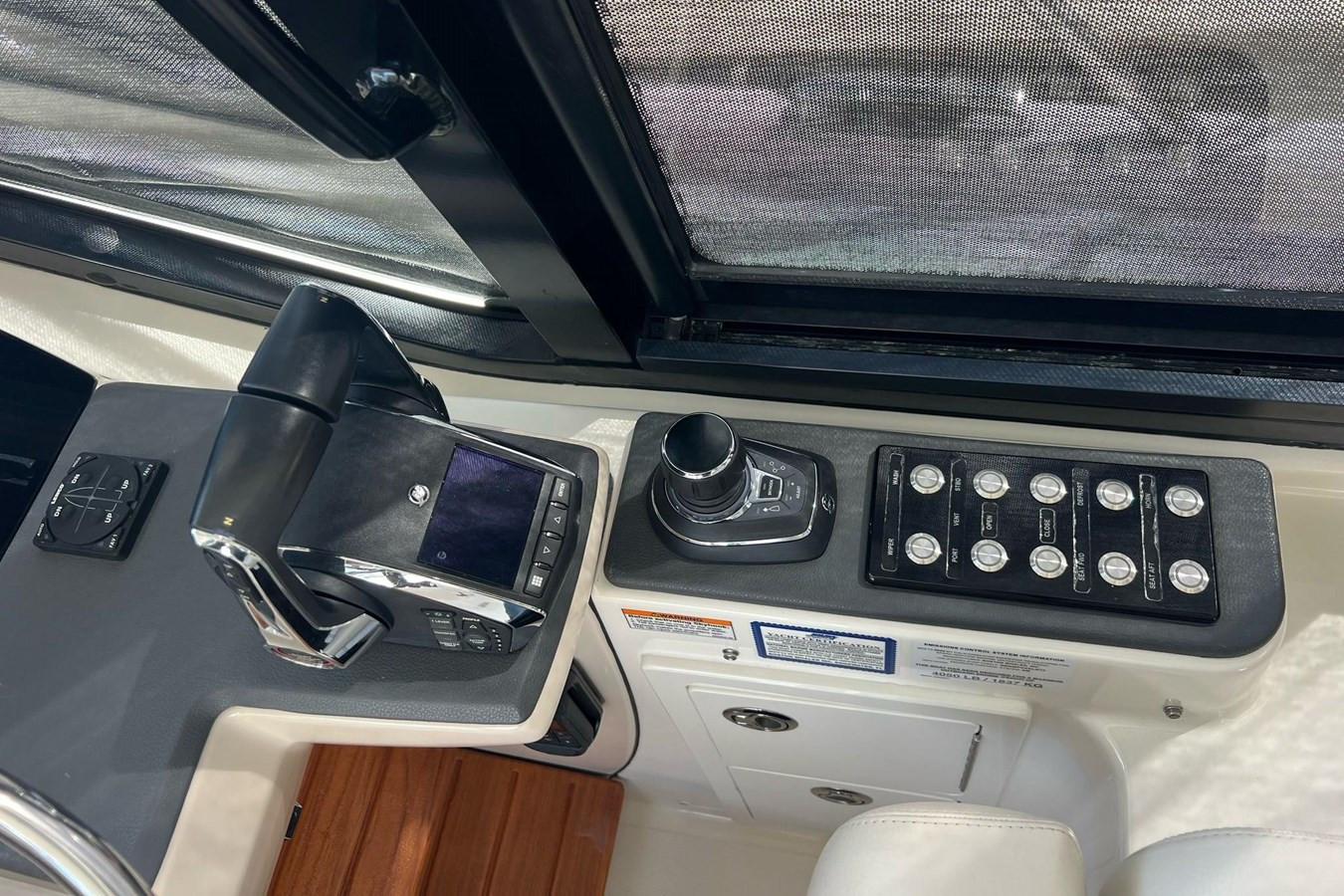 https://arconyachts.ams3.digitaloceanspaces.com/162613/conversions/large_4561853-optimize.jpg