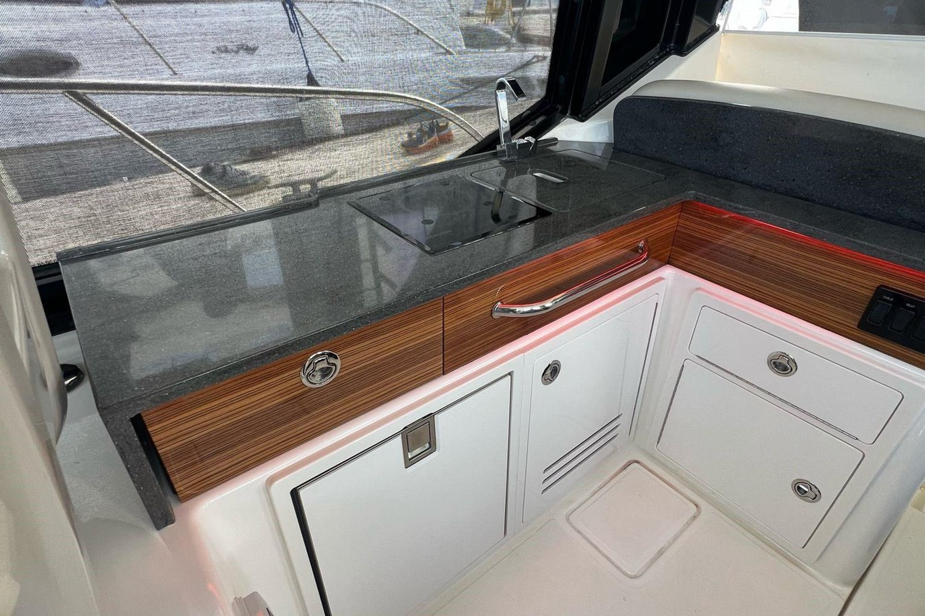 https://arconyachts.ams3.digitaloceanspaces.com/162625/conversions/large_4561857-optimize.jpg