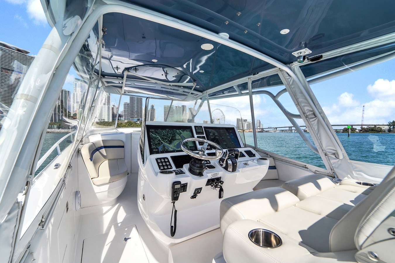 https://arconyachts.ams3.digitaloceanspaces.com/162651/conversions/large_4595815-optimize.jpg