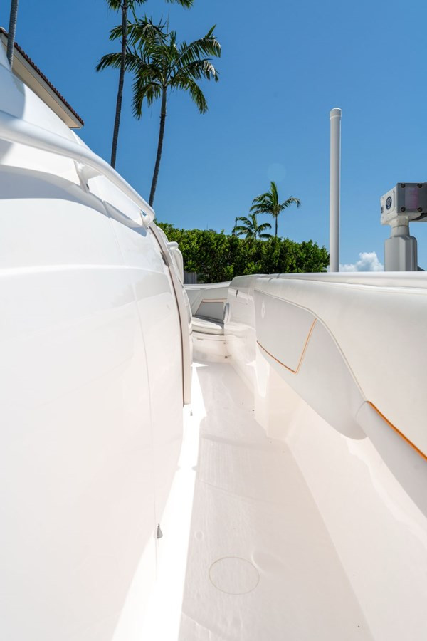 https://arconyachts.ams3.digitaloceanspaces.com/162798/conversions/large_4762603-optimize.jpg
