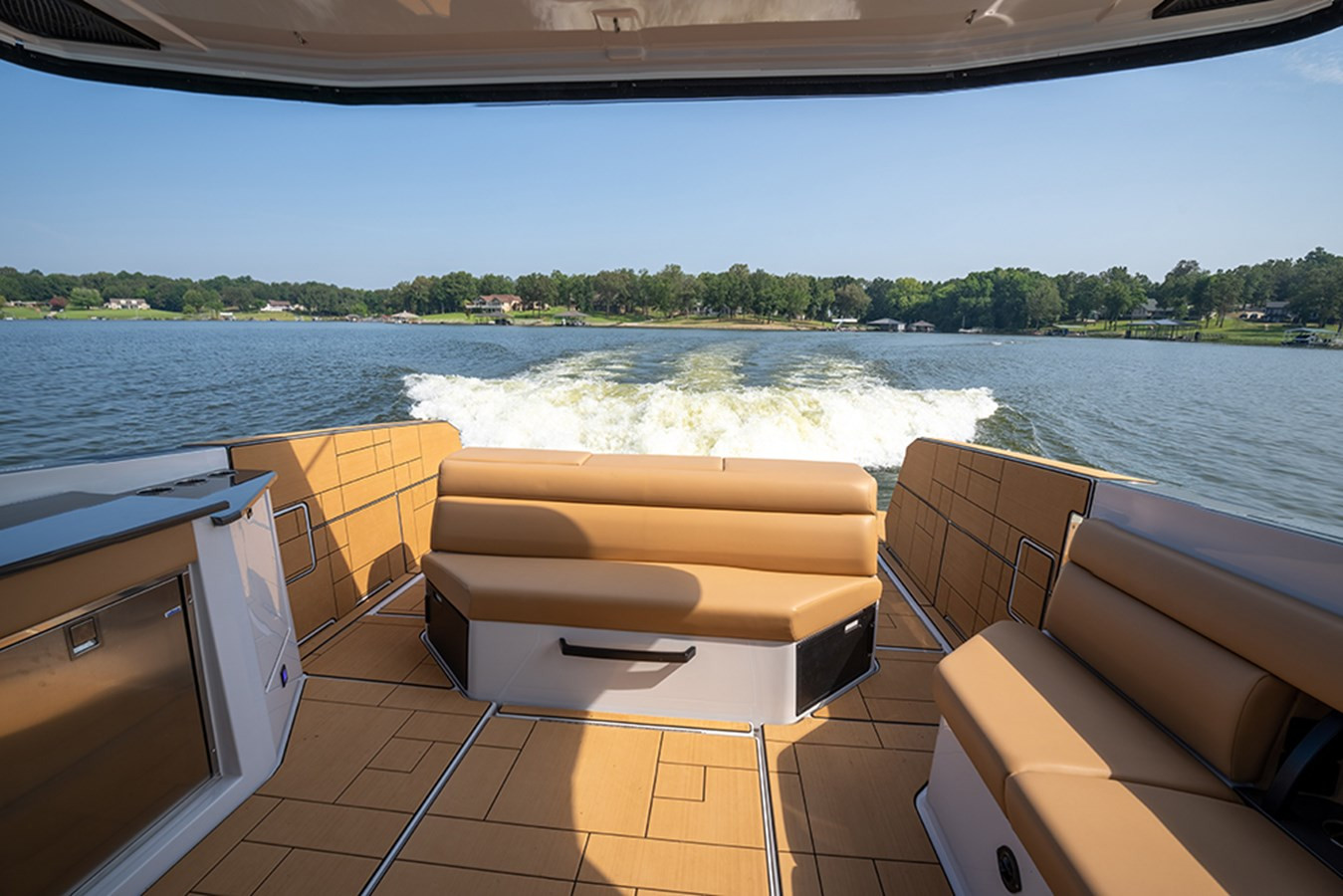 https://arconyachts.ams3.digitaloceanspaces.com/162826/conversions/large_4809387-optimize.jpg