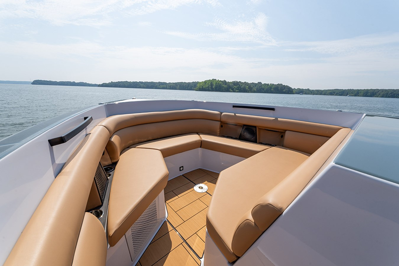 https://arconyachts.ams3.digitaloceanspaces.com/162829/conversions/large_4809388-optimize.jpg