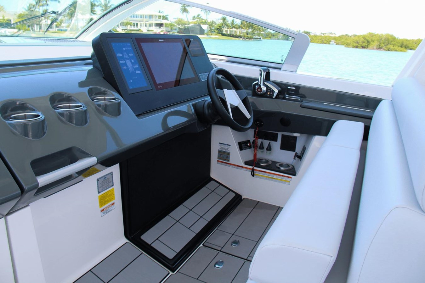 https://arconyachts.ams3.digitaloceanspaces.com/162855/conversions/large_4761553-optimize.jpg