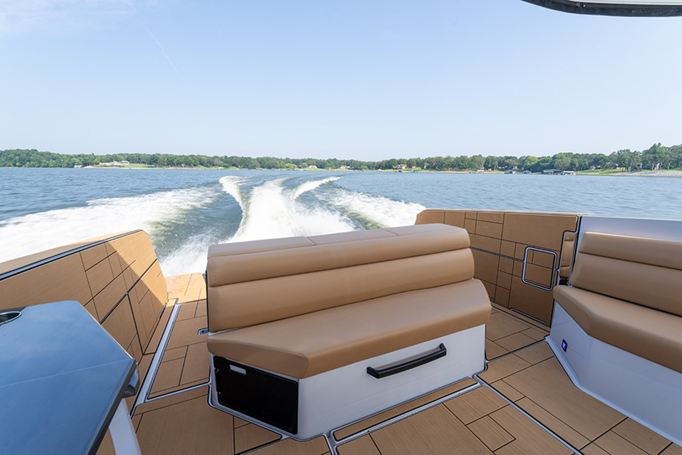 https://arconyachts.ams3.digitaloceanspaces.com/162856/conversions/large_4809397-optimize.jpg