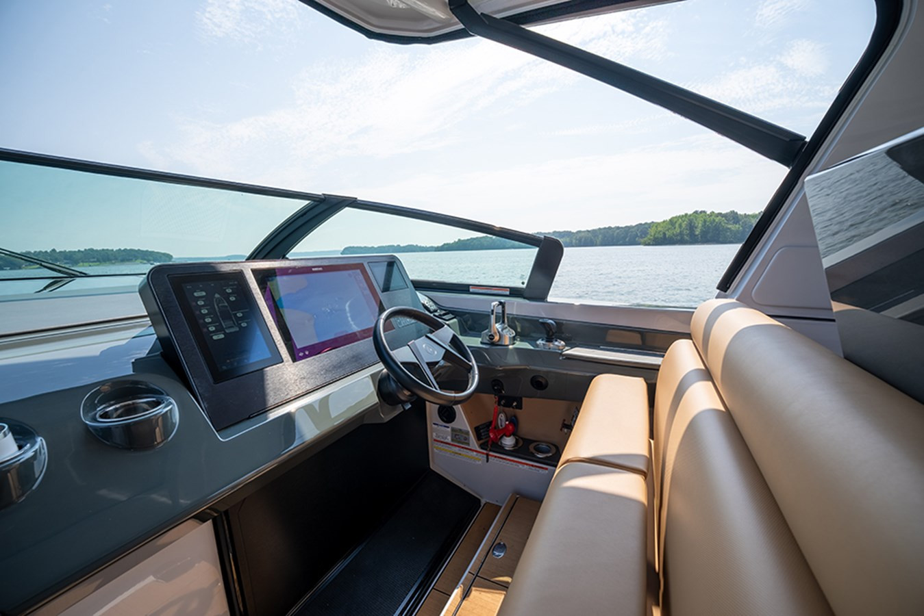 https://arconyachts.ams3.digitaloceanspaces.com/162880/conversions/large_4809405-optimize.jpg