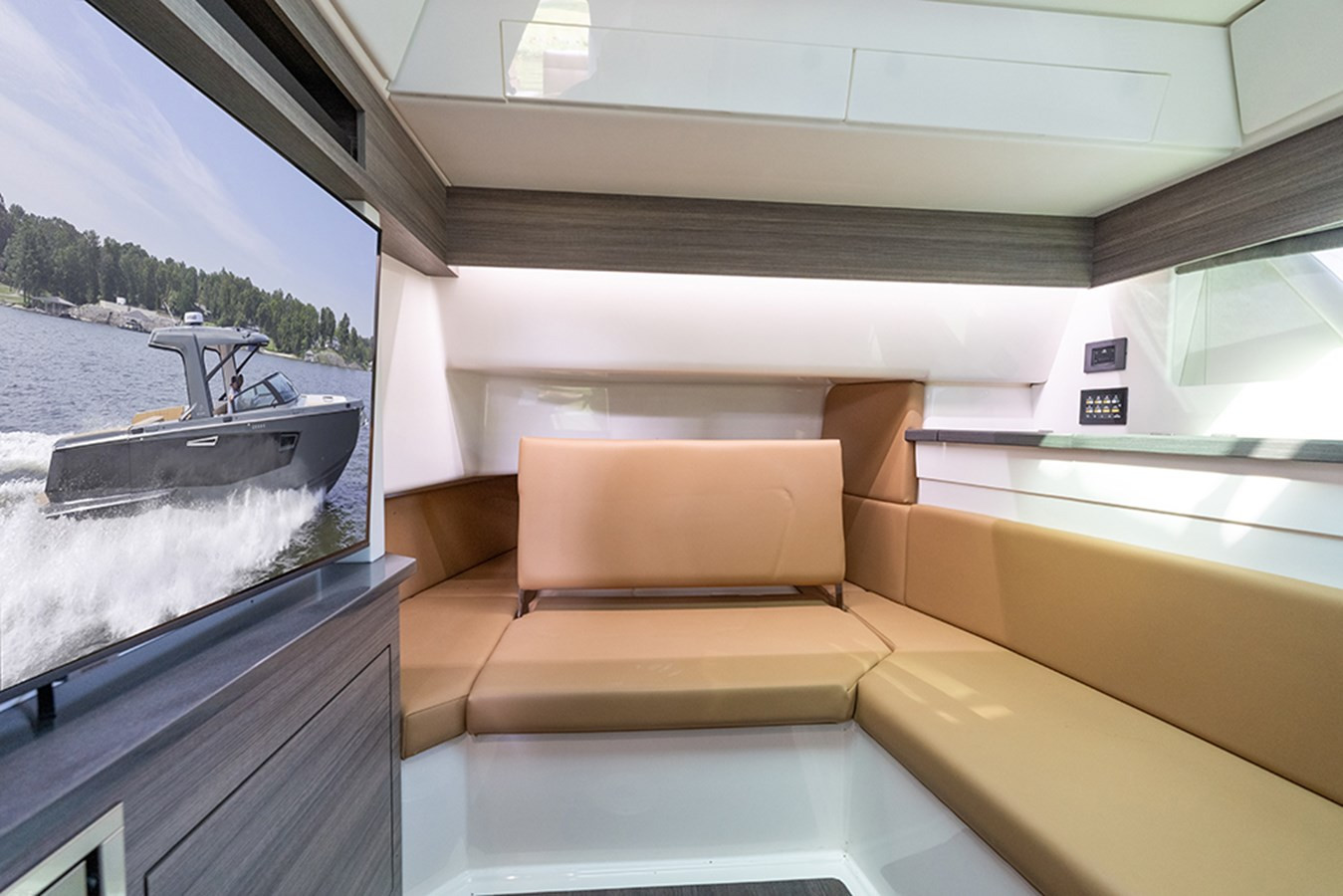 https://arconyachts.ams3.digitaloceanspaces.com/162898/conversions/large_4809411-optimize.jpg