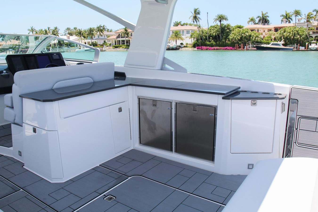 https://arconyachts.ams3.digitaloceanspaces.com/162902/conversions/large_4761569-optimize.jpg