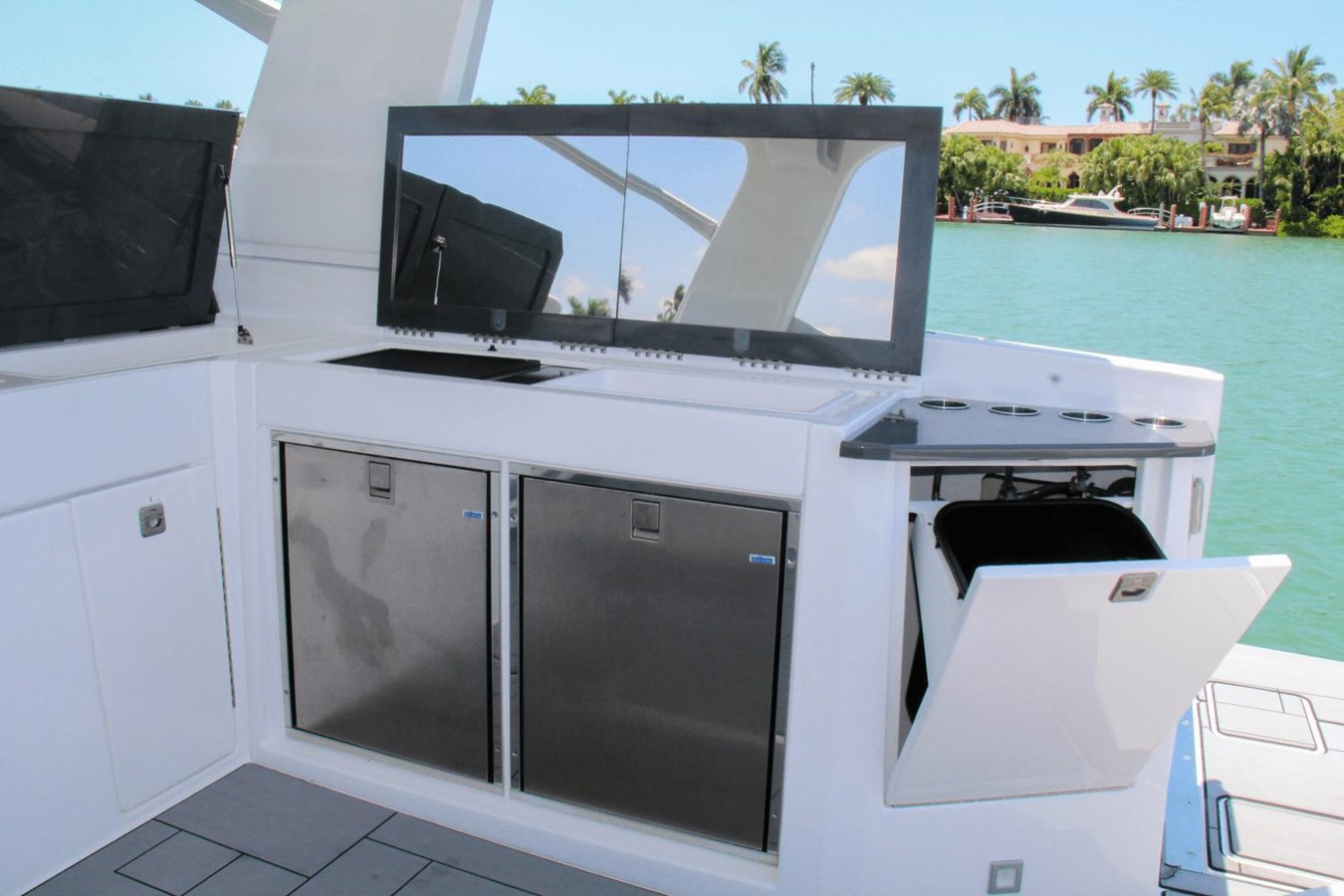 https://arconyachts.ams3.digitaloceanspaces.com/162914/conversions/large_4761573-optimize.jpg