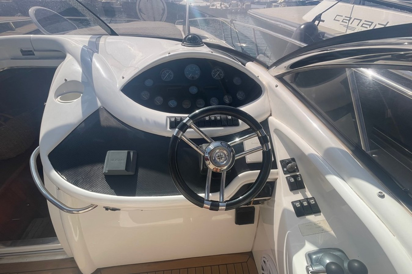 https://arconyachts.ams3.digitaloceanspaces.com/163120/conversions/large_4374368-optimize.jpg