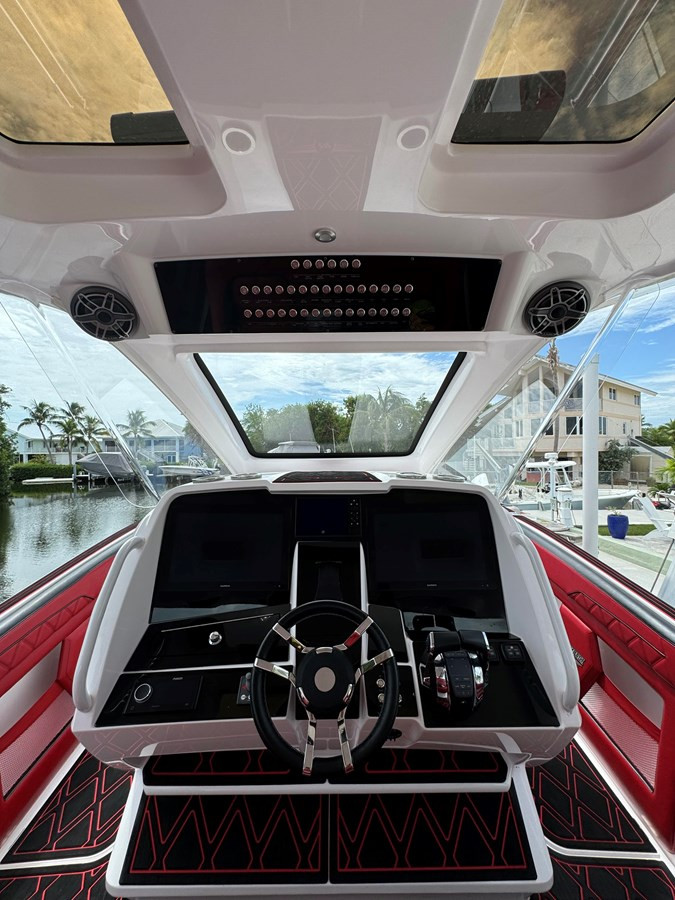 https://arconyachts.ams3.digitaloceanspaces.com/163153/conversions/large_4376262-optimize.jpg