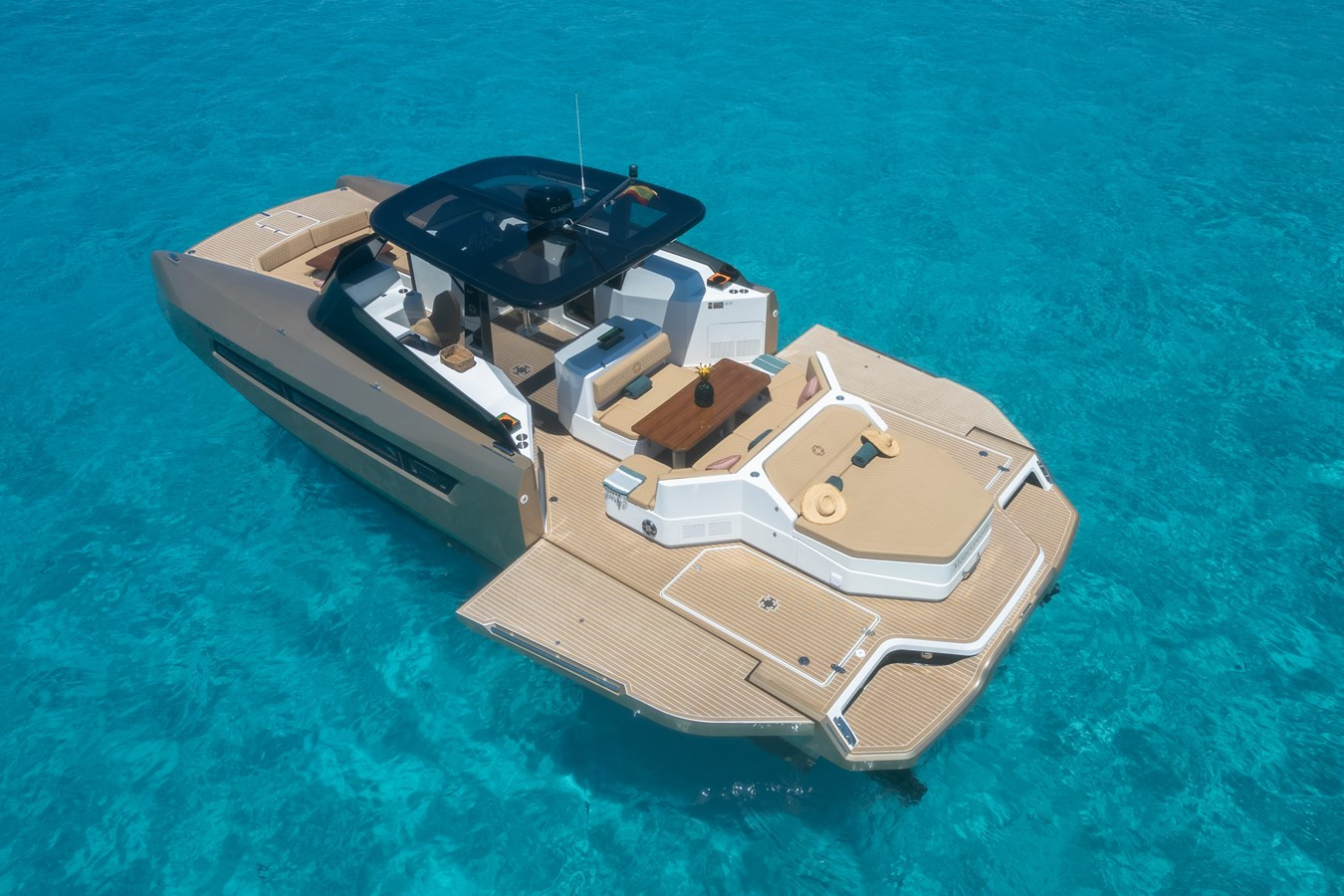 https://arconyachts.ams3.digitaloceanspaces.com/163405/conversions/large_4574181-optimize.jpg