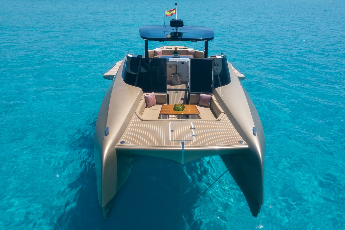 https://arconyachts.ams3.digitaloceanspaces.com/163409/conversions/large_4574183-optimize.jpg