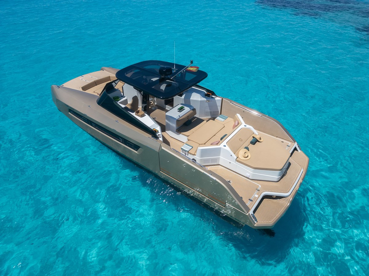 https://arconyachts.ams3.digitaloceanspaces.com/163424/conversions/large_4574188-optimize.jpg
