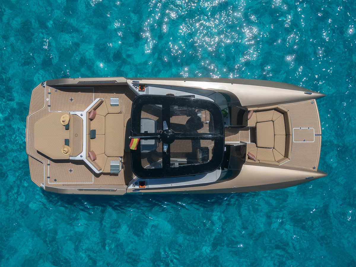 https://arconyachts.ams3.digitaloceanspaces.com/163430/conversions/large_4574190-optimize.jpg