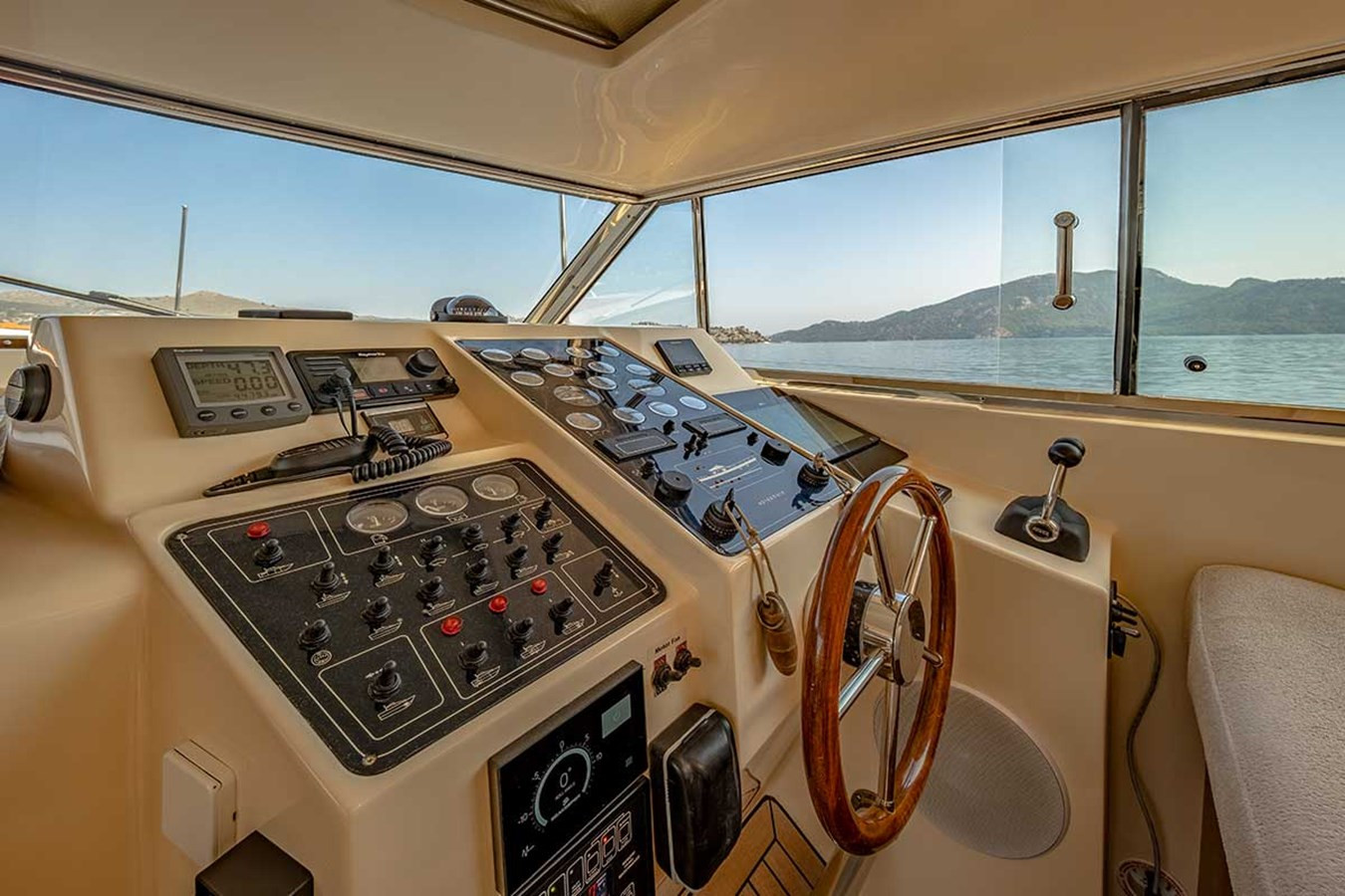 https://arconyachts.ams3.digitaloceanspaces.com/163434/conversions/large_4759277-optimize.jpg
